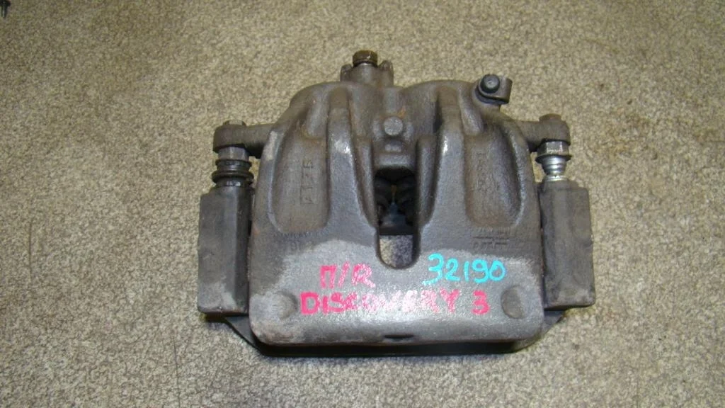 Суппорт передний правый Land Rover Discovery 3 2006 L319