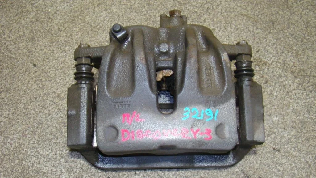 Суппорт передний левый Land Rover Discovery 3 2006 L319