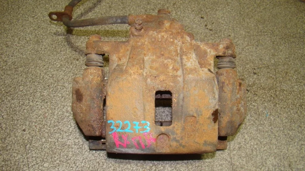 Суппорт передний правый Lexus RX350 XU30