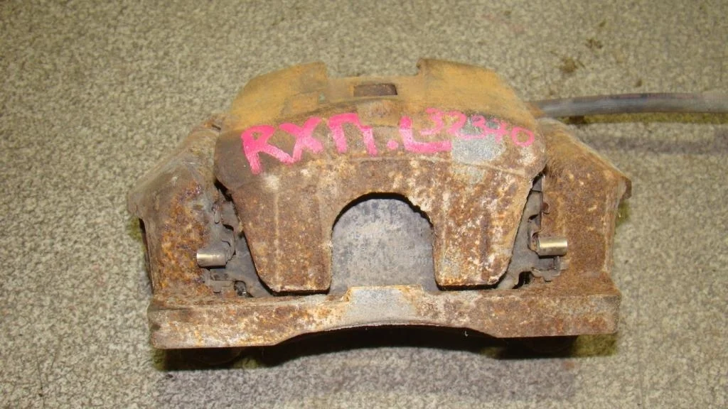 Суппорт передний левый Lexus RX350 XU30