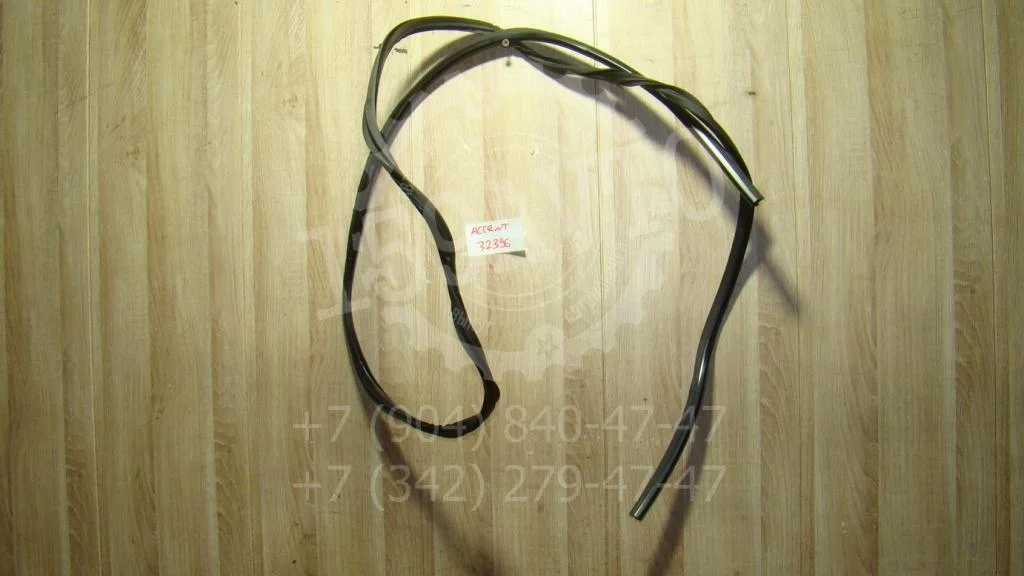 Молдинг лобового стекла Hyundai Accent LC