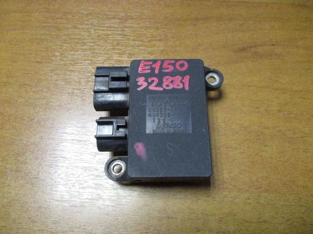 Блок управления вентилятором Toyota Corolla E150