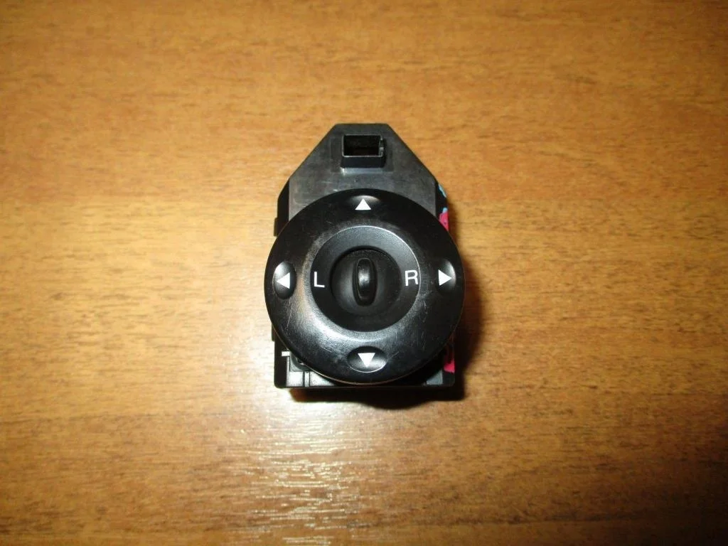 Переключатель регулировки зеркала Hyundai Elantra HD