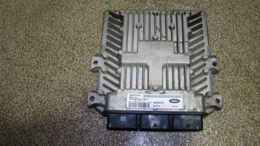 Блок управления двигателем Land Rover Discovery 3 L319