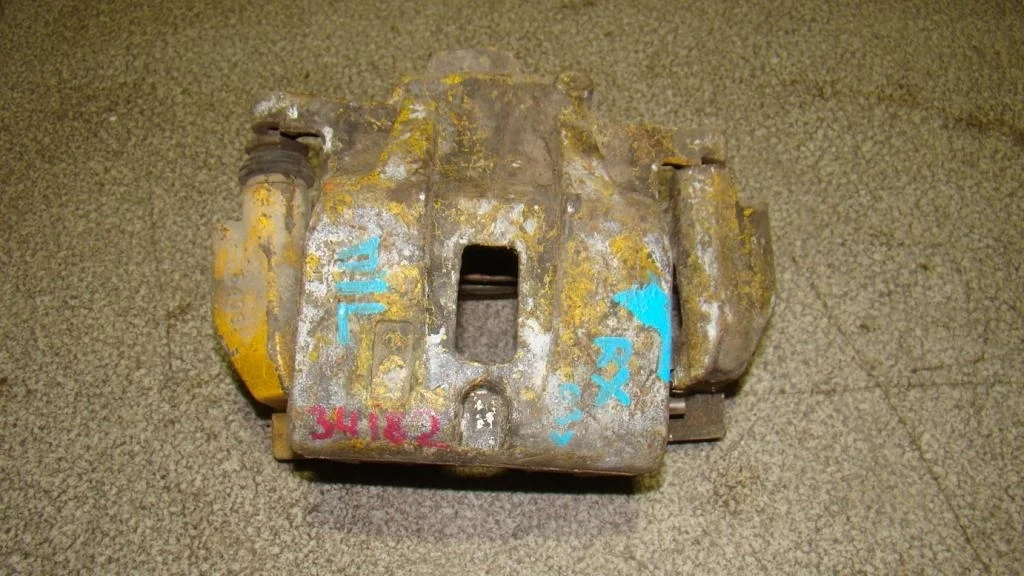 Суппорт передний левый Lexus RX350 XU30