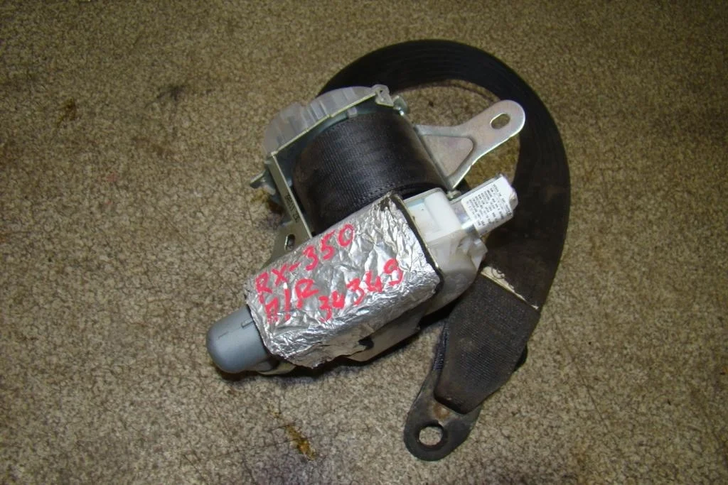 Ремень безопасности пиропатроном Lexus RX350 XU30