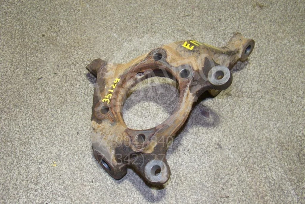 Кулак поворотный передний правый Toyota Corolla 2014 E180