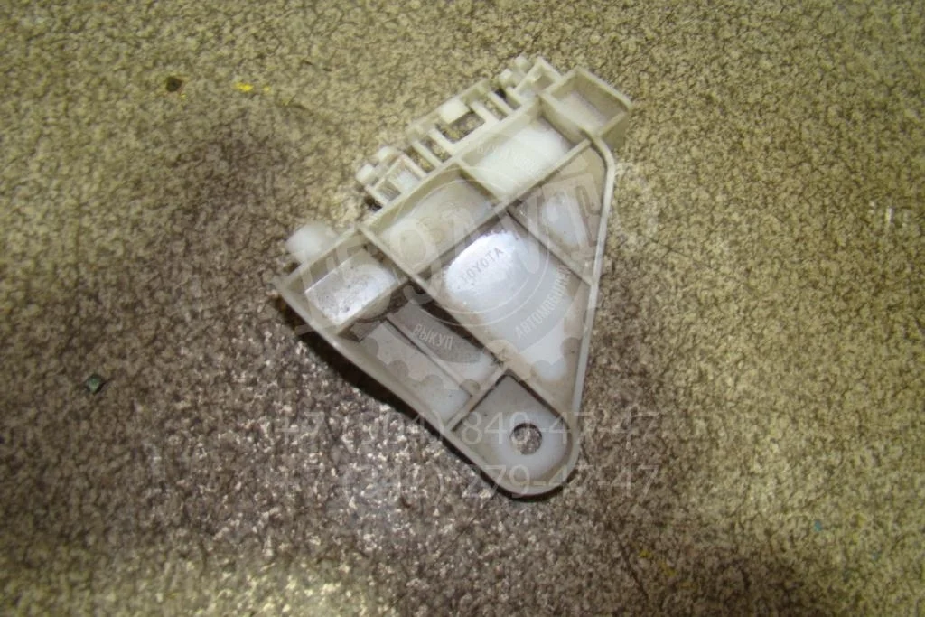 Кронштейн заднего бампера правый Toyota Corolla 2014 E180