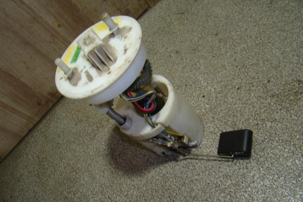 Насос топливный Chevrolet Spark 2007 M200, M250