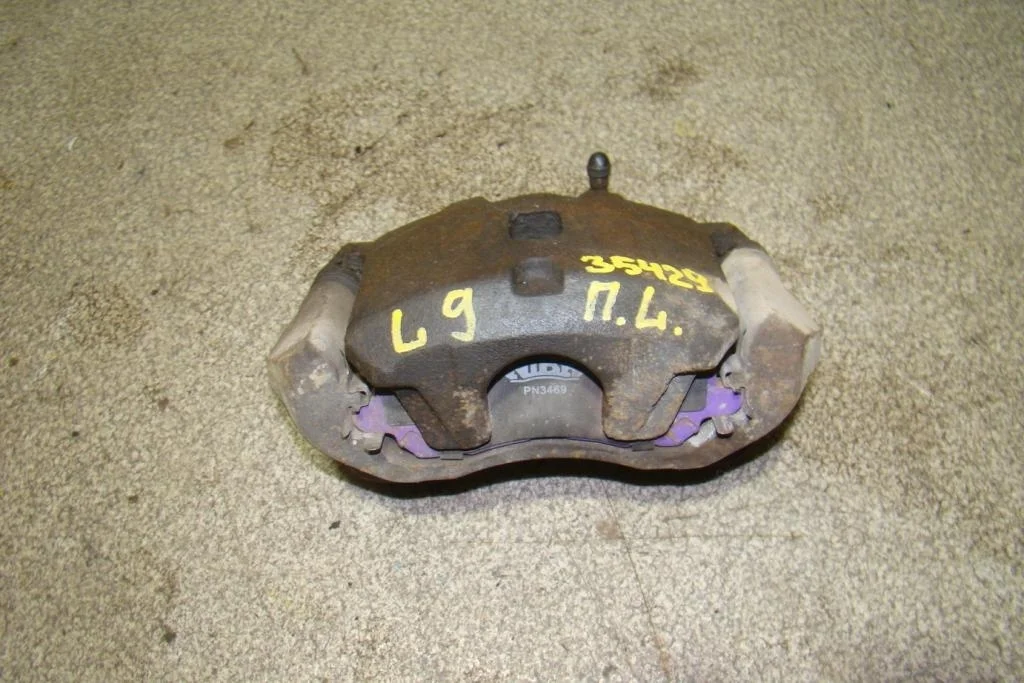 Суппорт передний левый Mitsubishi Lancer 9 CS