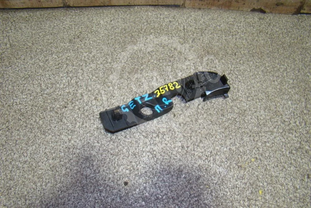 Кронштейн переднего бампера правый Hyundai Getz TB