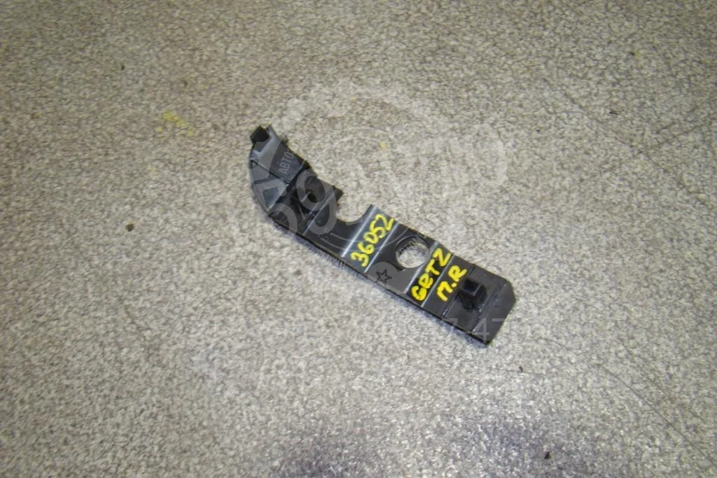 Кронштейн переднего бампера правый Hyundai Getz TB