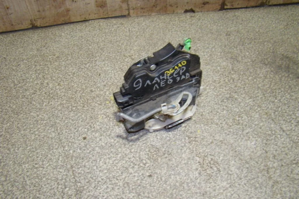 Замок двери задней левой Mitsubishi Lancer 9 CS