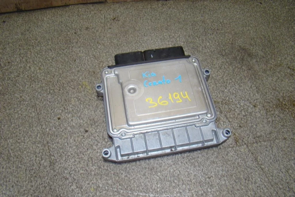 Блок управления двигателем Kia Cerato 1 LD