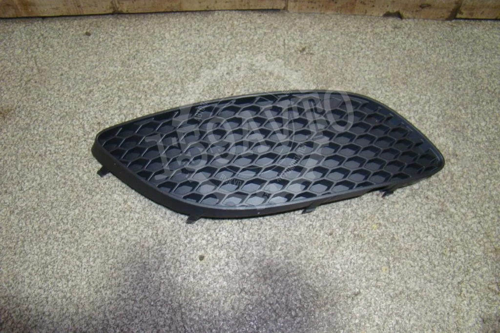 Решетка в бампер правая Opel Zafira B