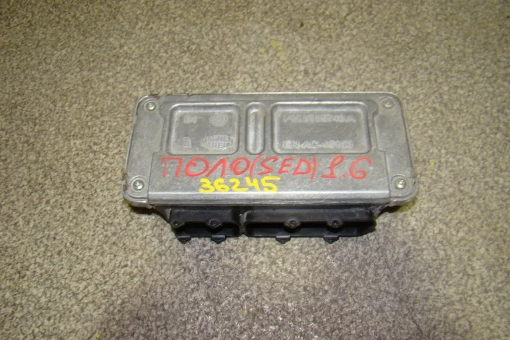 Блок управления двигателем Volkswagen Polo 5