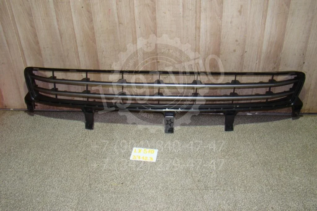 Решетка в бампер центральная Lexus LX570 J200