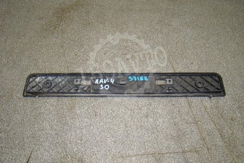 Накладка переднего бампера под номер Toyota RAV4 A30