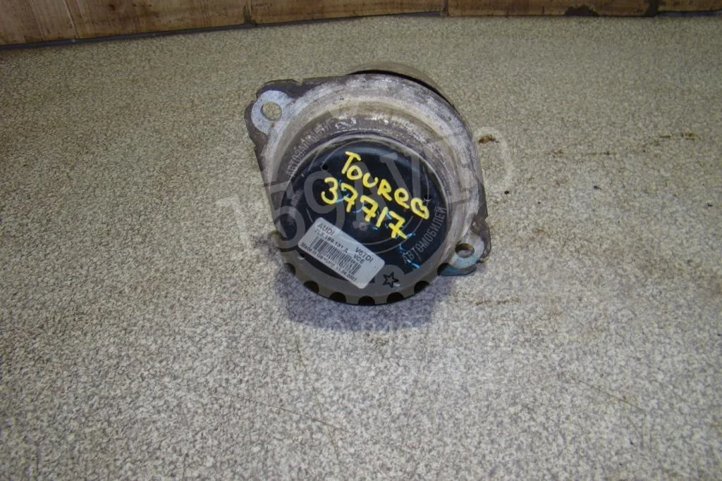 Опора двигателя Volkswagen Touareg 1 GP