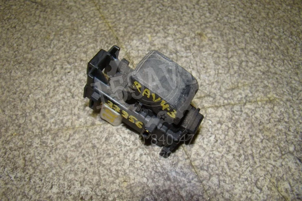 Кнопка стеклоподъемника Toyota RAV4 A30