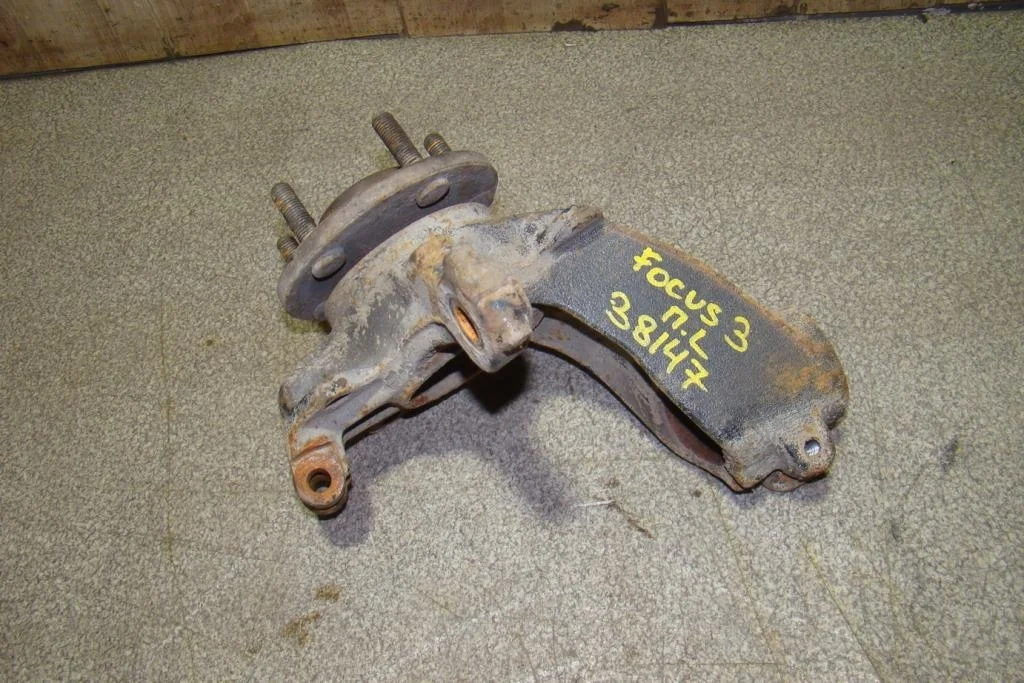 Кулак поворотный передний левый Ford Focus 2012 3