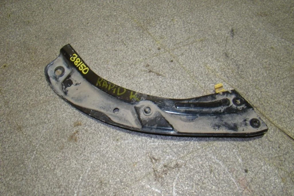 Элемент передней панели Skoda Rapid 1