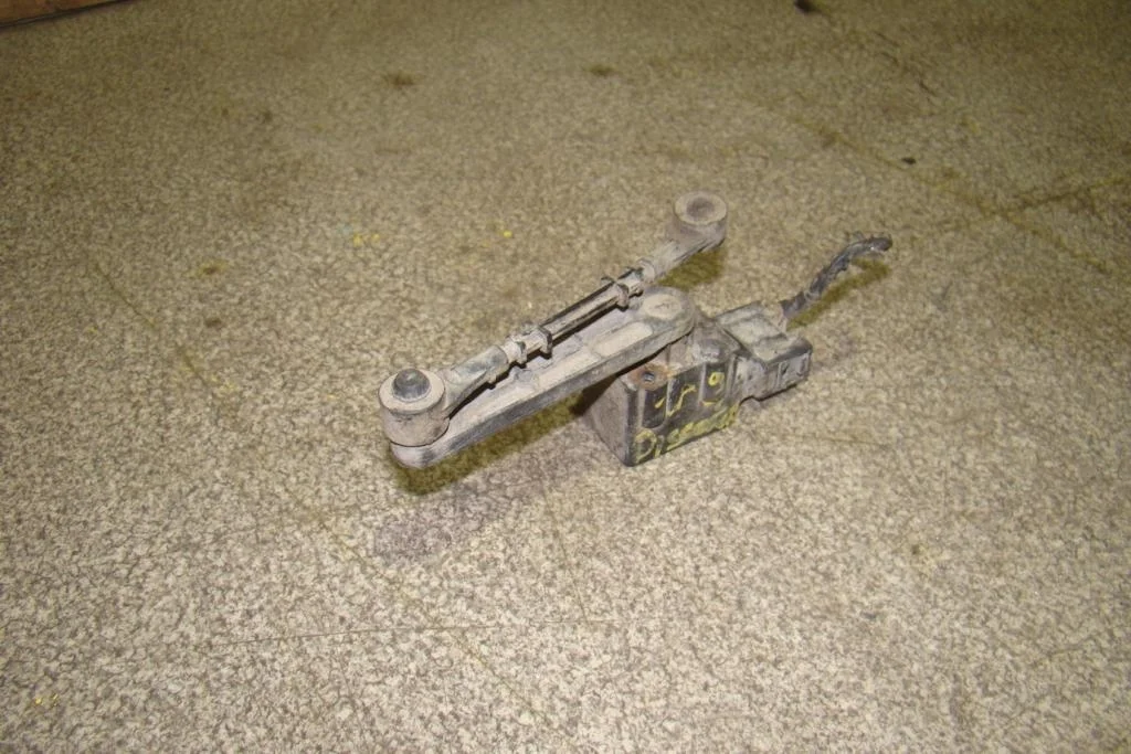 Датчик высоты дорожного просвета Land Rover Discovery 3 2006 L319