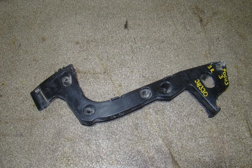 Кронштейн заднего бампера правый Ford Focus 2012 3