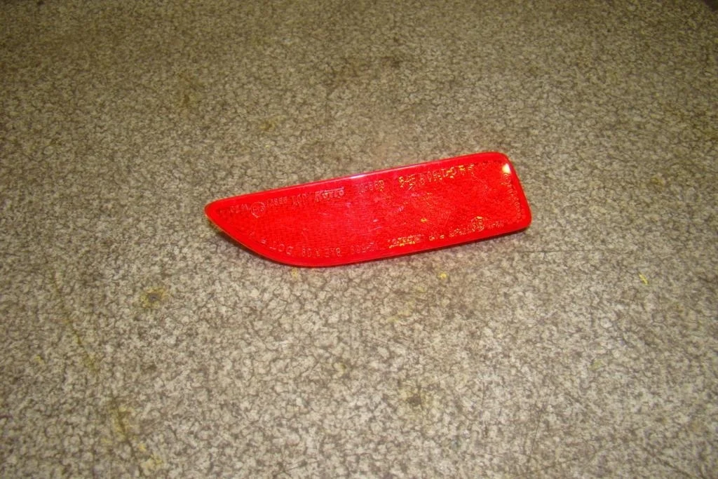 Отражатель в бампер задний правый Toyota Corolla 2014 E180