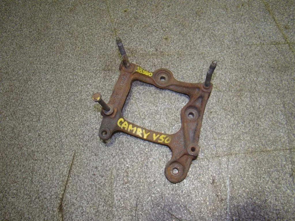 Кронштейн кондиционера Toyota Camry XV50