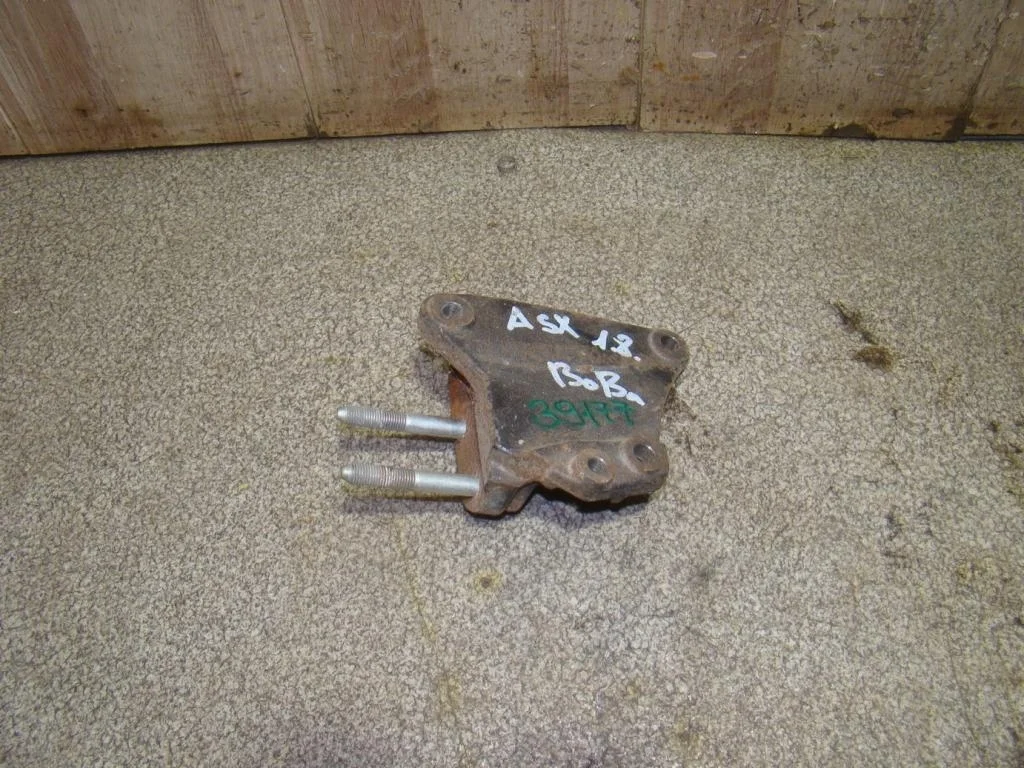 Кронштейн двигателя правый Mitsubishi ASX