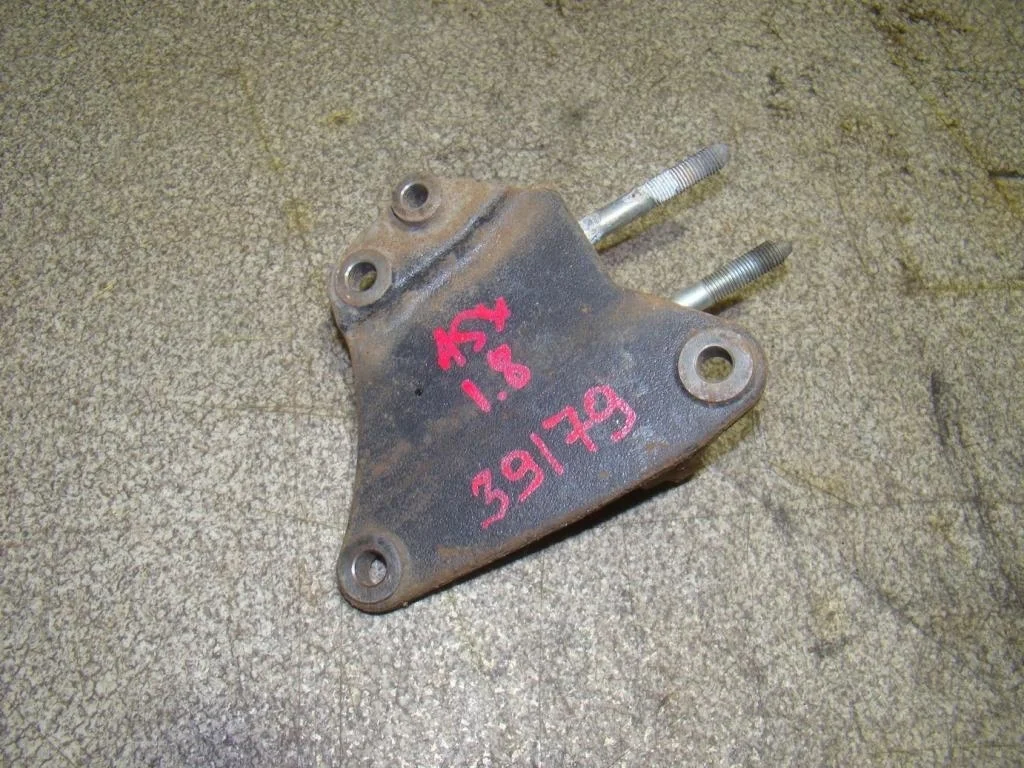 Кронштейн двигателя правый Mitsubishi ASX