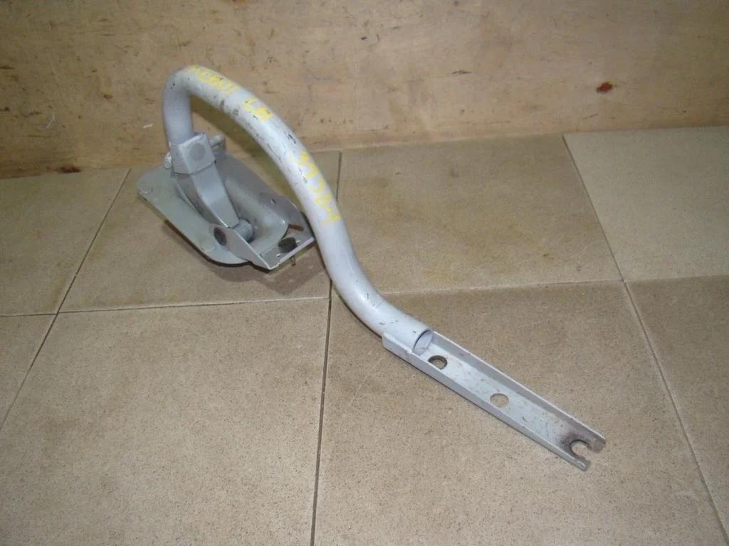 Петля крышки багажника BMW 5-Series E60, E61