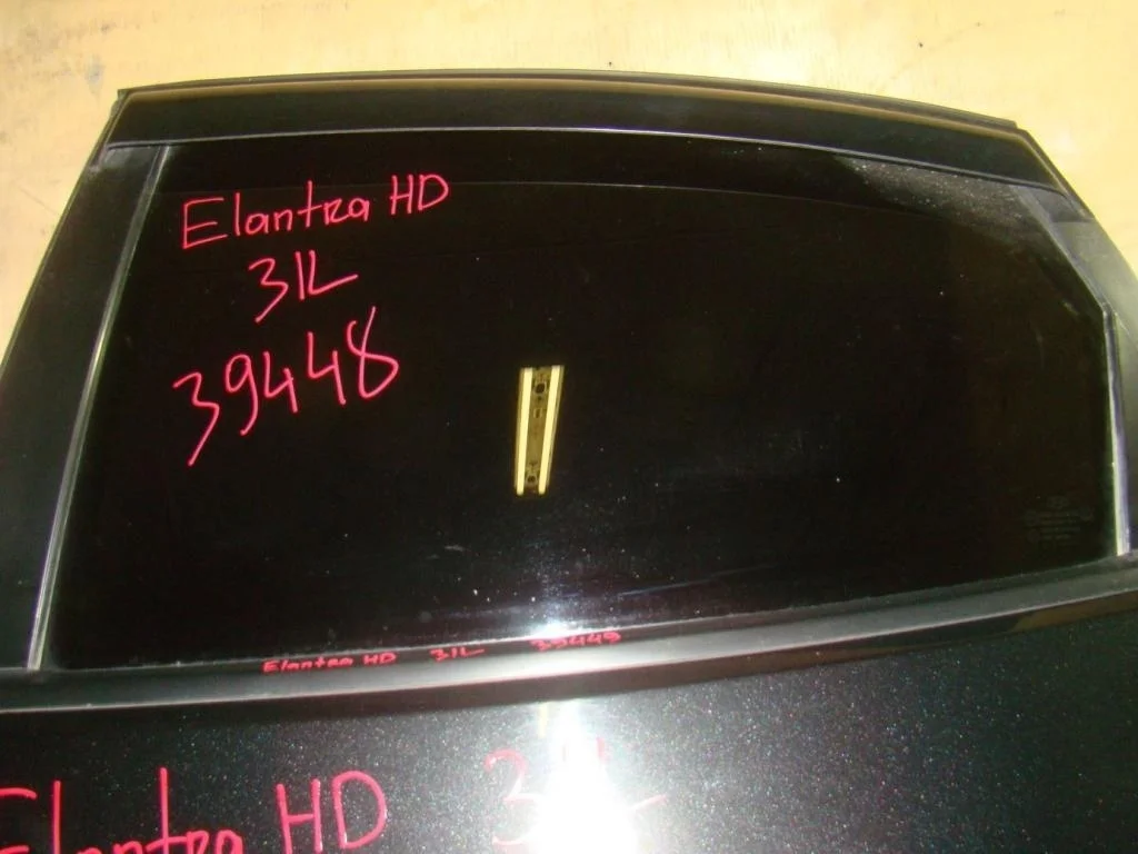 Стекло двери задней левой Hyundai Elantra HD