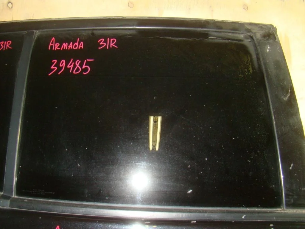 Стекло двери задней правой Nissan Armada 2003 TA60