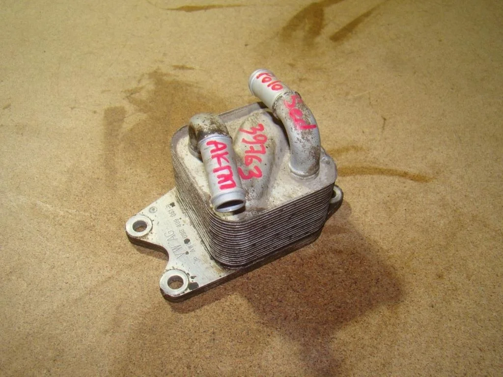 Радиатор масляный Volkswagen Polo 5