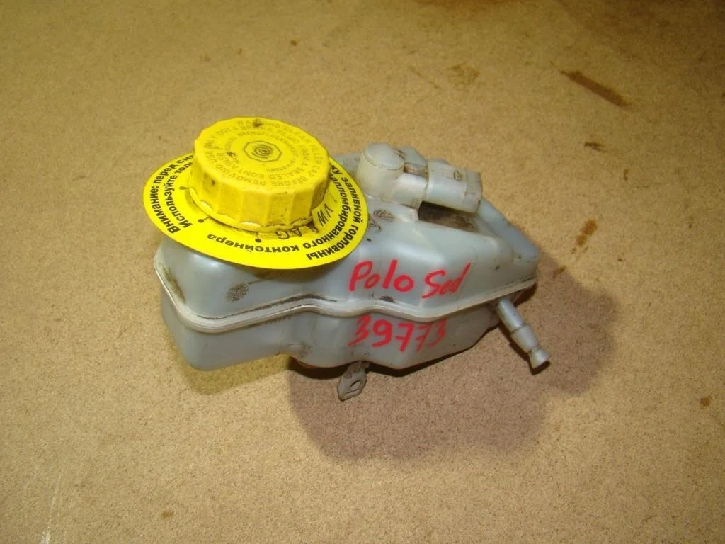 Бачок главного тормозного цилиндра Volkswagen Polo 5