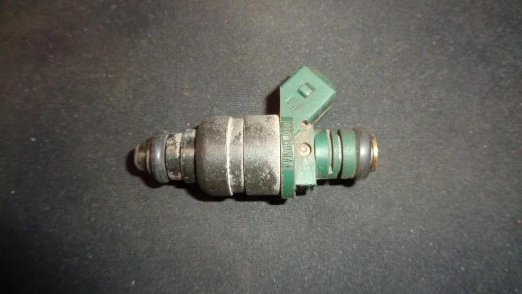 Форсунка топливная Volkswagen Golf 4