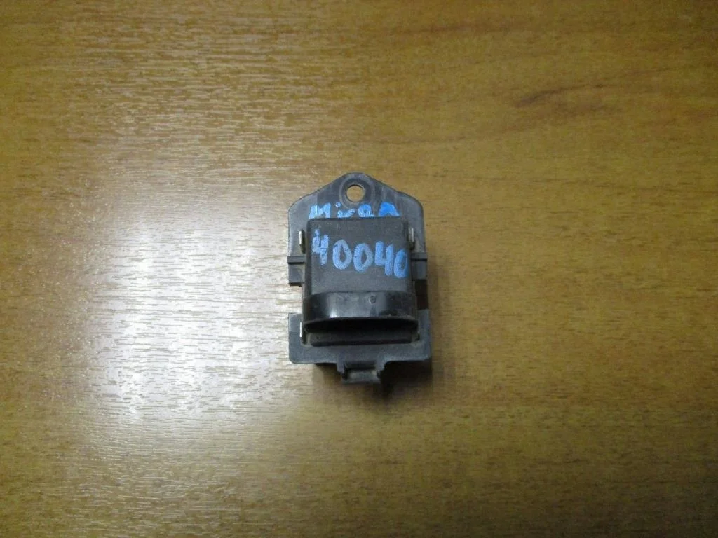 Резистор Nissan Micra K12