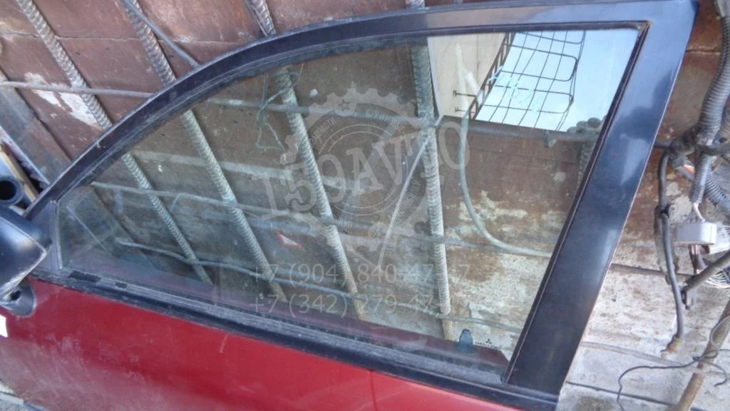 Стекло двери передней левой Mitsubishi Carisma 2000 DA