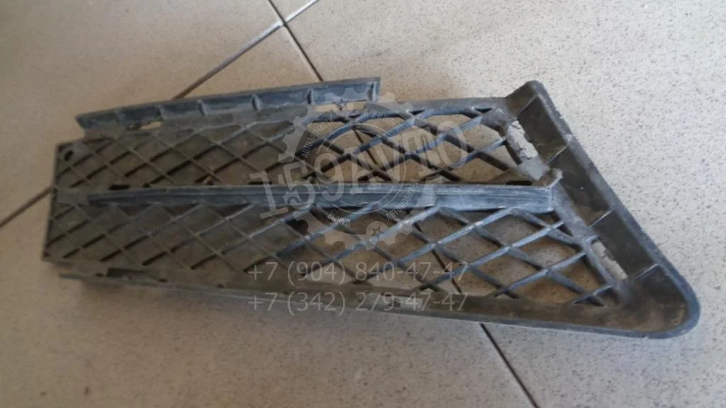 Решетка в бампер правая BMW 3-Series E90, E91, E92, E93