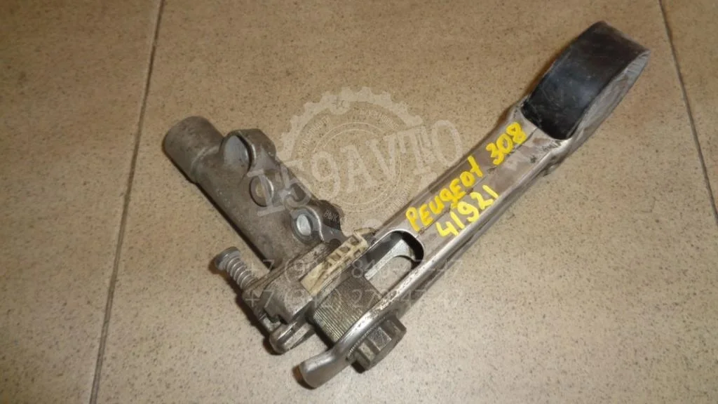 Натяжитель ремня генератора Peugeot 308 T7