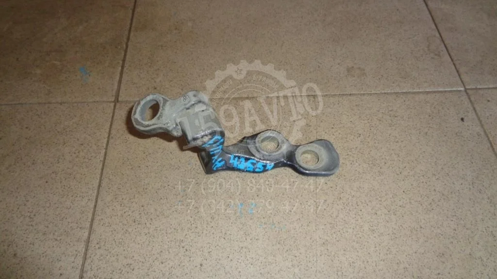 Петля двери передней правой нижняя Ford Focus 2