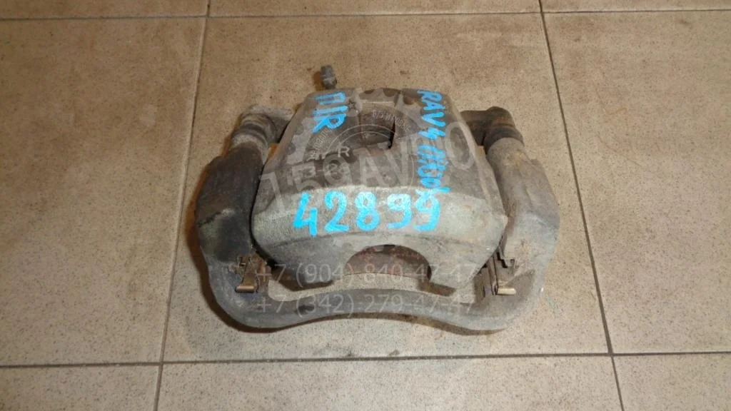 Суппорт передний правый Toyota RAV4 A30