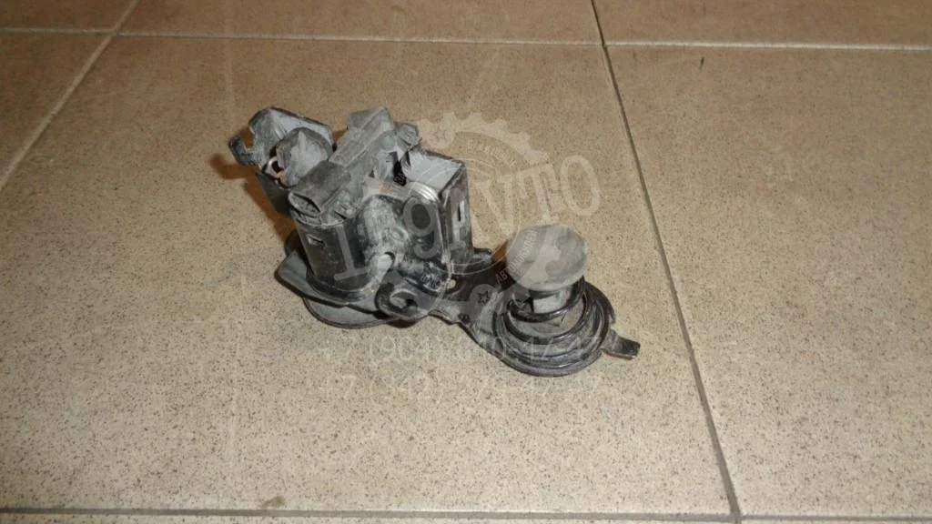 Замок капота Mercedes-Benz -Class W211