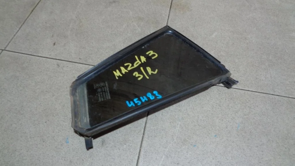 Стекло двери задней правой форточка Mazda 3 2006 BK