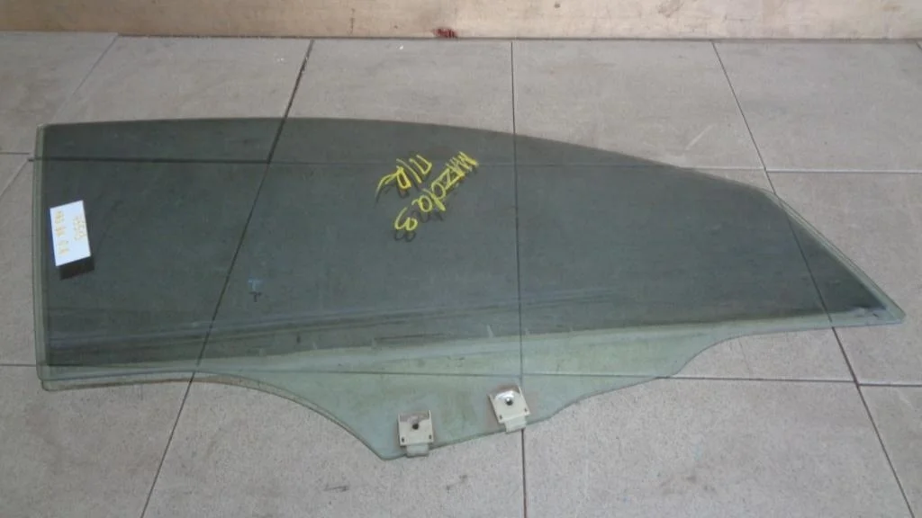 Стекло двери передней правой Mazda 3 2006 BK