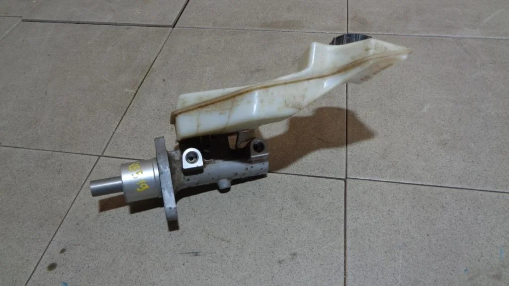 Цилиндр тормозной главный Mazda 3 2006 BK