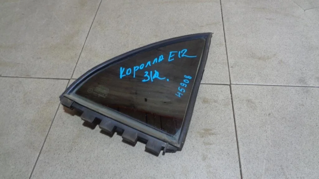 Стекло двери задней правой форточка Toyota Corolla E120