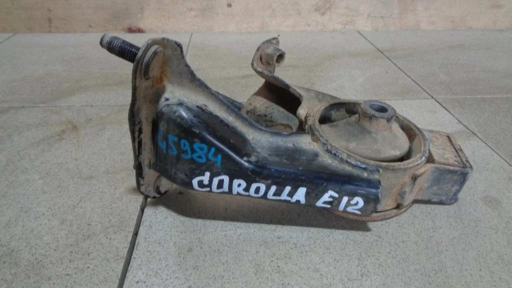 Опора двигателя задняя Toyota Corolla E120